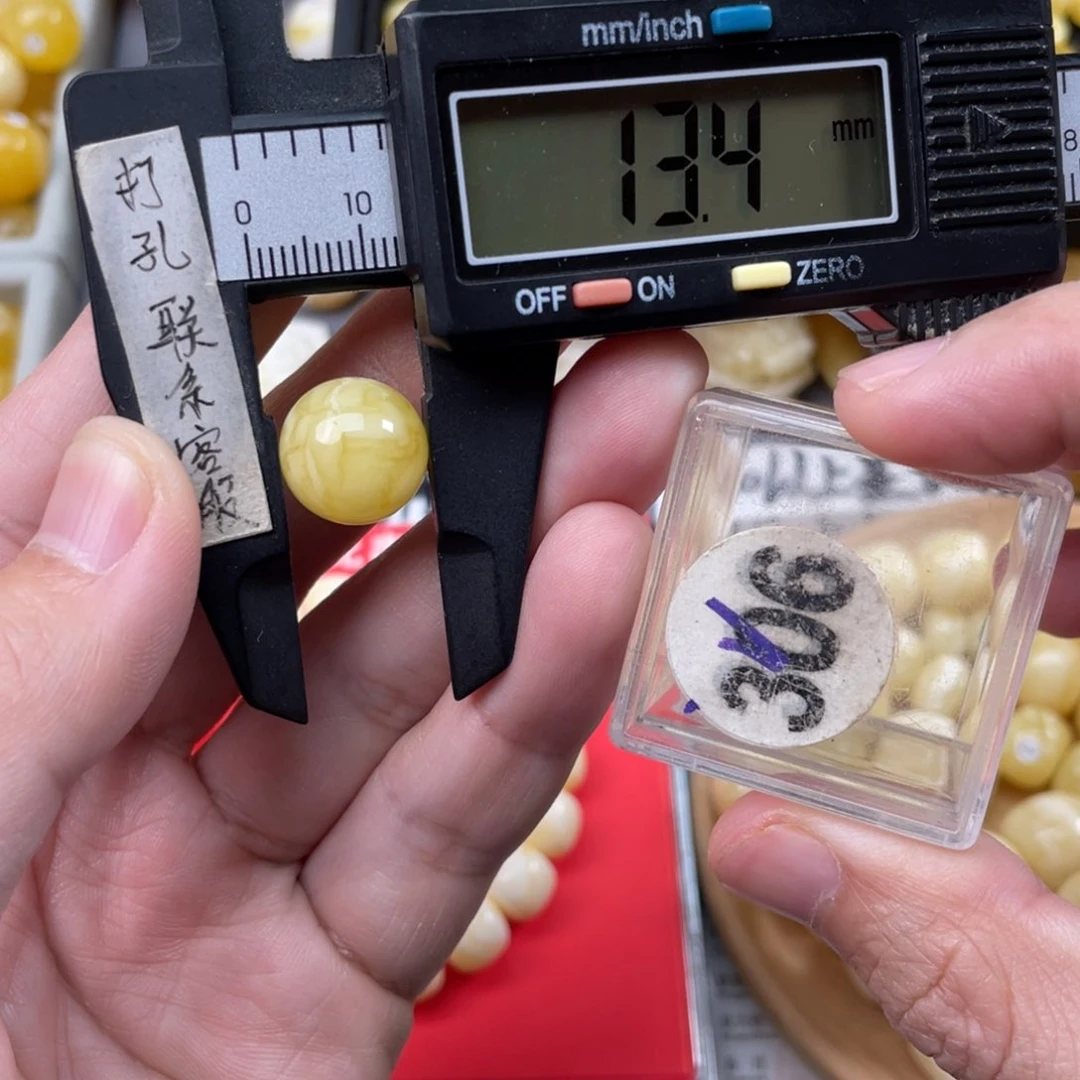 蜜蜡珠宝奇石未镶嵌