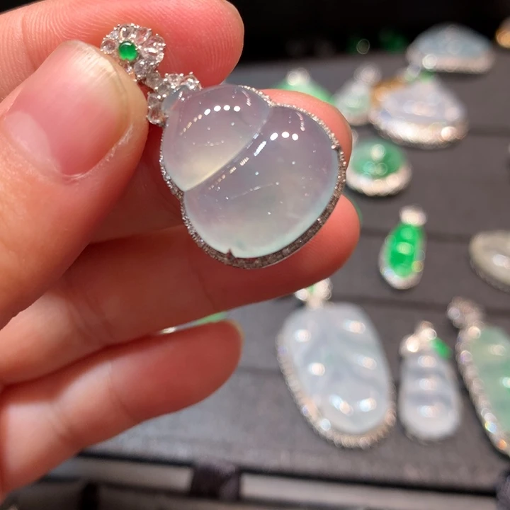 【闪购商品】颈饰18K金镶嵌翡翠翡翠