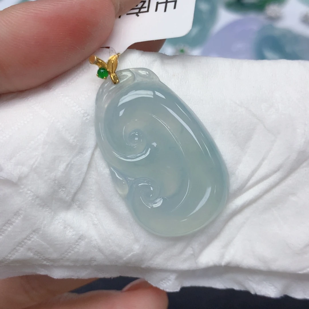 颈饰18K金镶嵌翡翠