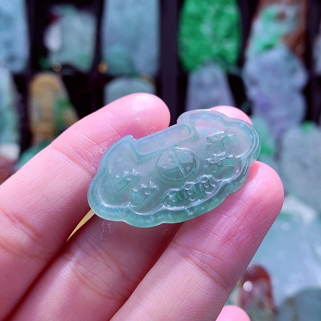 颈饰未镶嵌翡翠天然