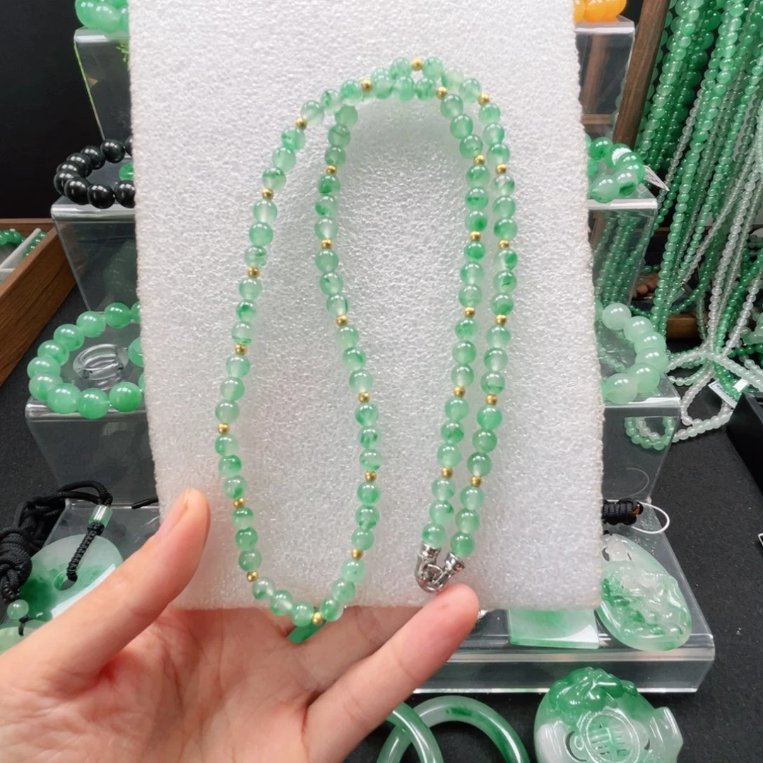 石英质玉（非洲翠）未镶嵌颈饰