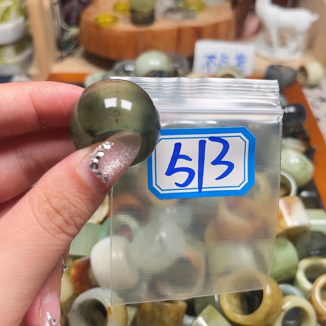 忙***了蛇纹石玉未镶嵌戒指