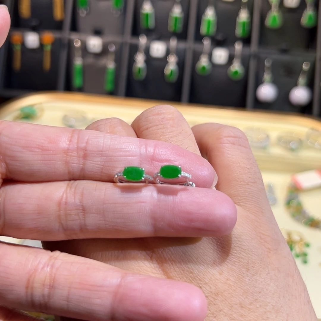 翡翠18K金镶嵌颈饰耳包