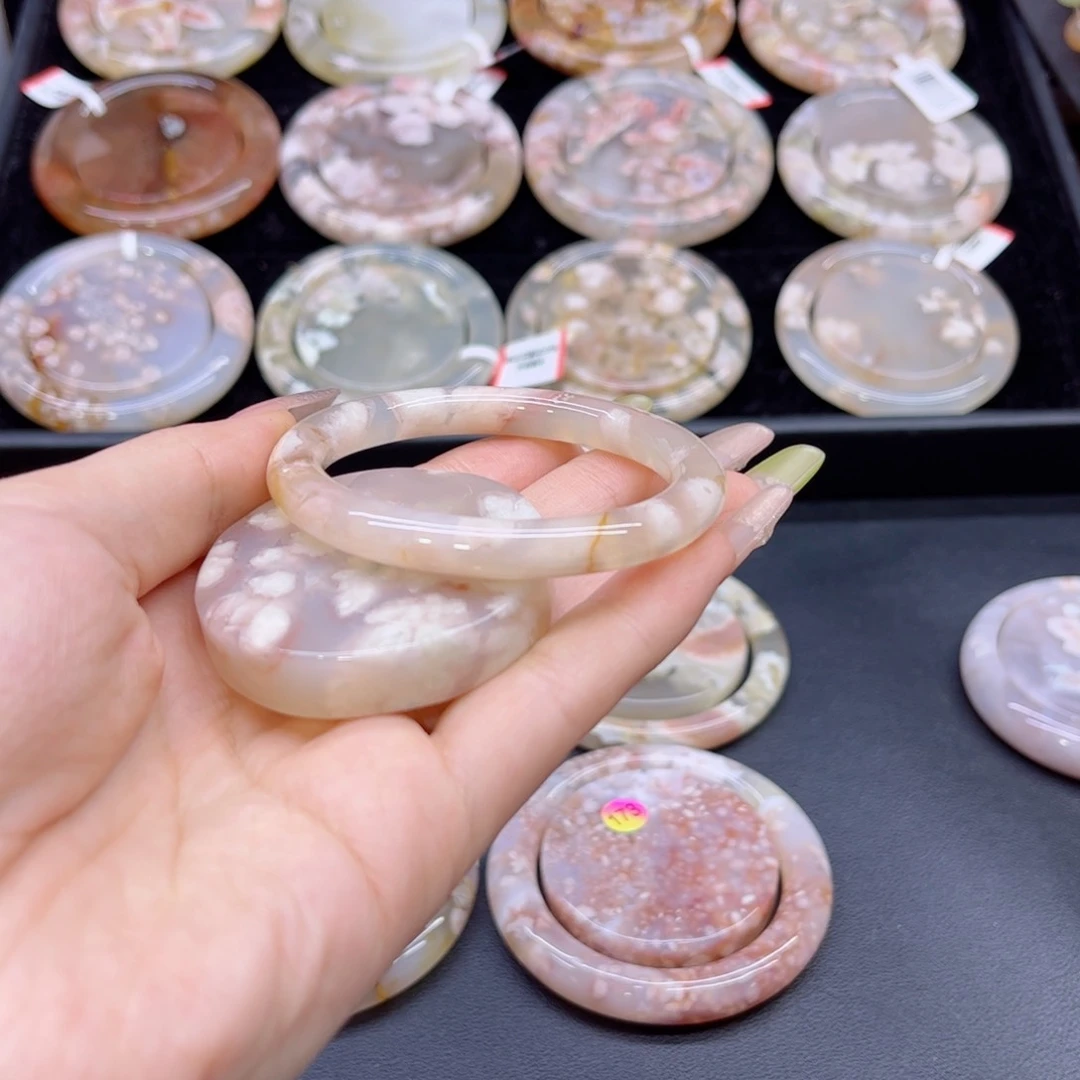 玛瑙/玉髓手镯未镶嵌50