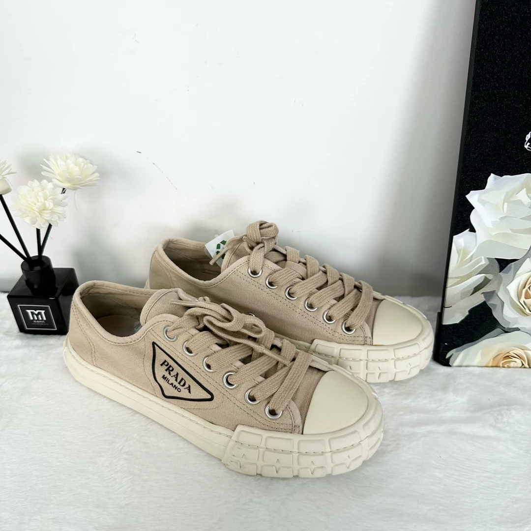 95新 Prada/普拉达 普拉达/37码/三角标棕色饼干鞋/95新/TT0140