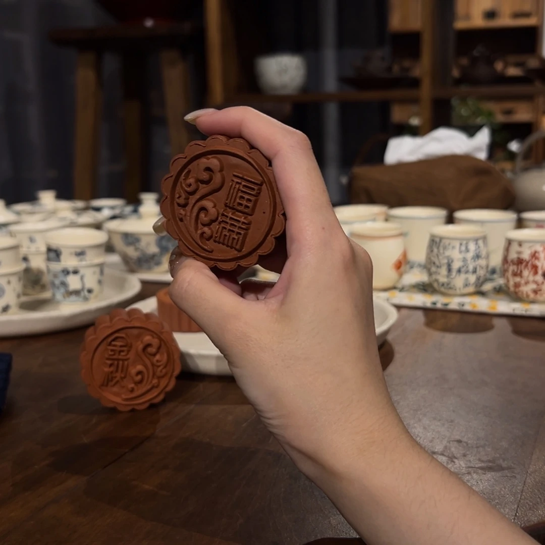 瓷片陶瓷。      陶瓷。