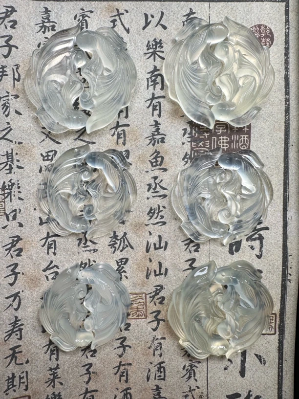 纯天然冰料雕刻双鱼玉佩寓意好事成双