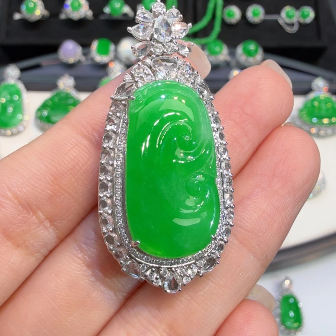 翡翠18K金镶嵌颈饰收到货48小时鉴赏期