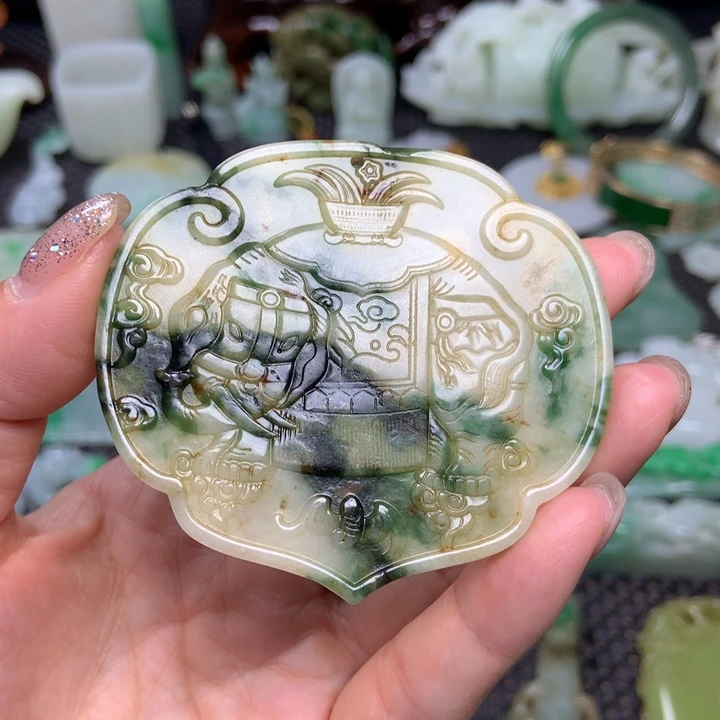 翡翠未镶嵌挂件清