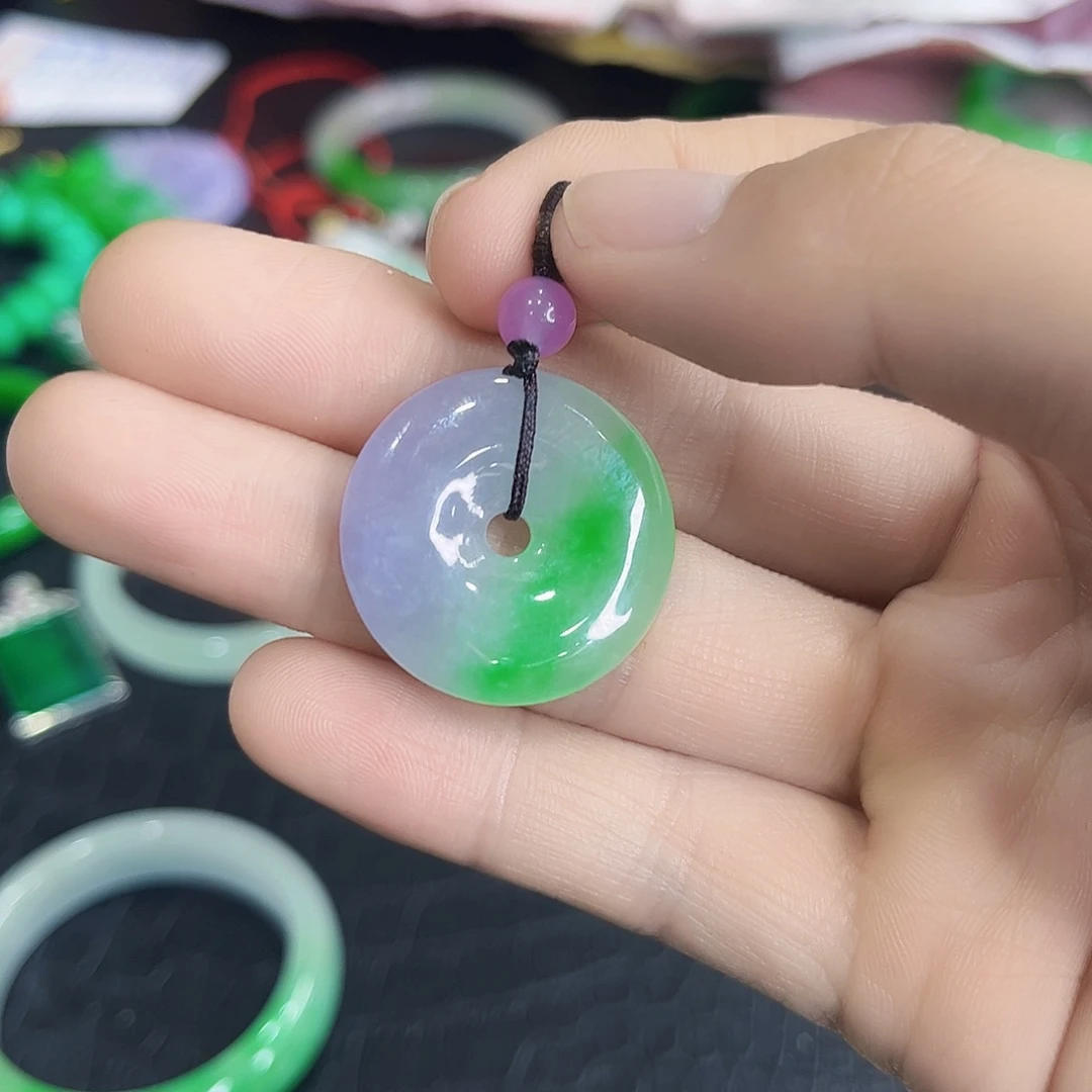 翡翠手镯未镶嵌吊坠