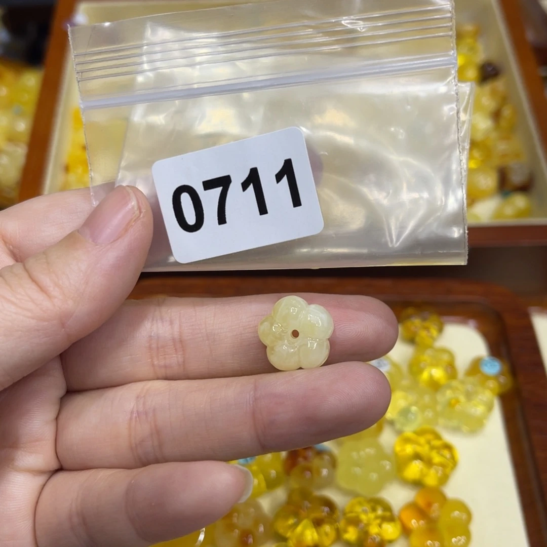 琥珀珠宝奇石未镶嵌