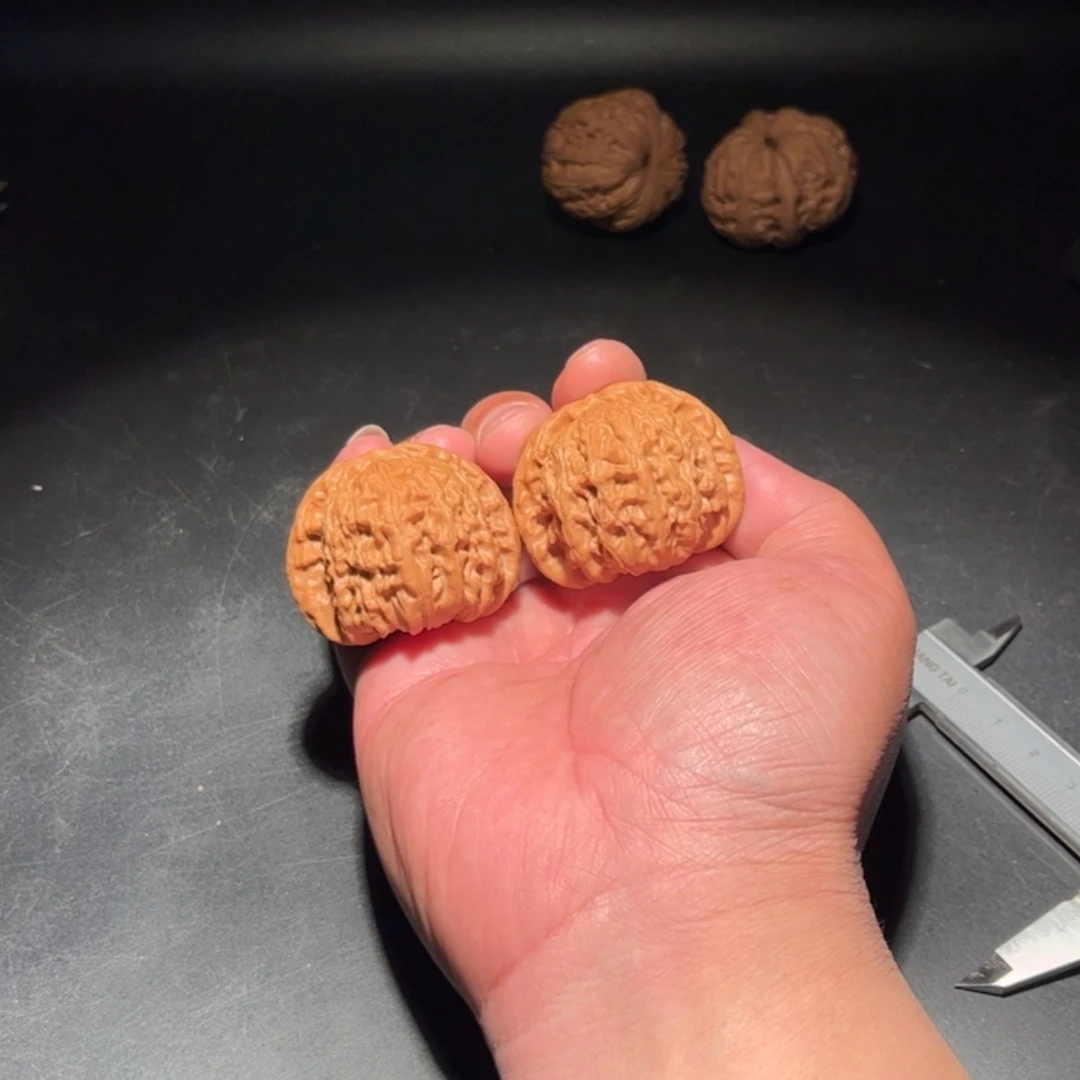 【闪购商品】2*度文玩核桃木制手把件