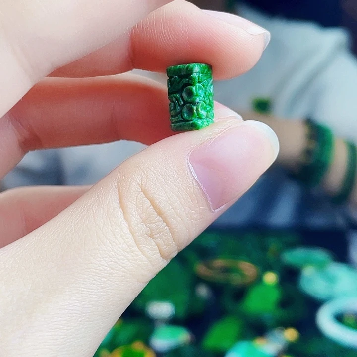 颈饰未镶嵌翡翠多样性