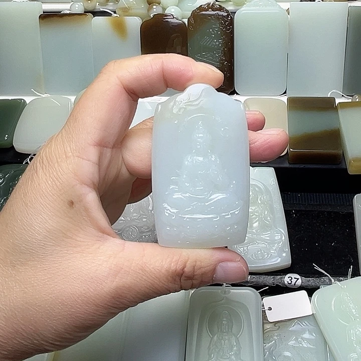 颈饰未镶嵌和田玉莫****！