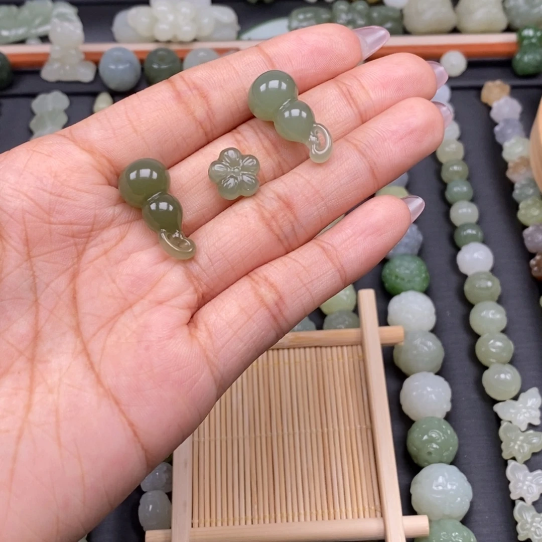 *****颈饰未镶嵌和田玉