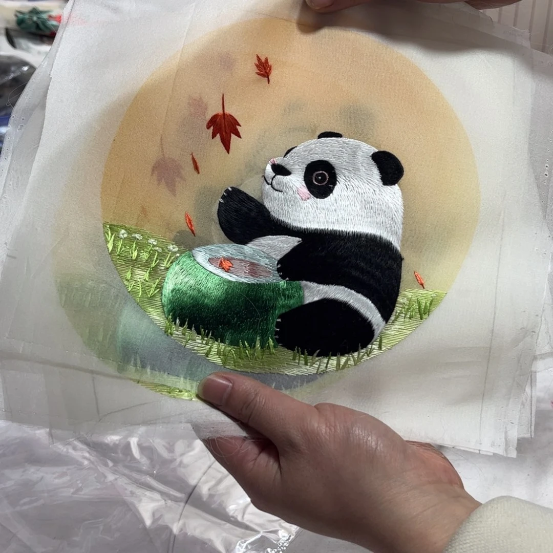 织绣纯手工制作的一款