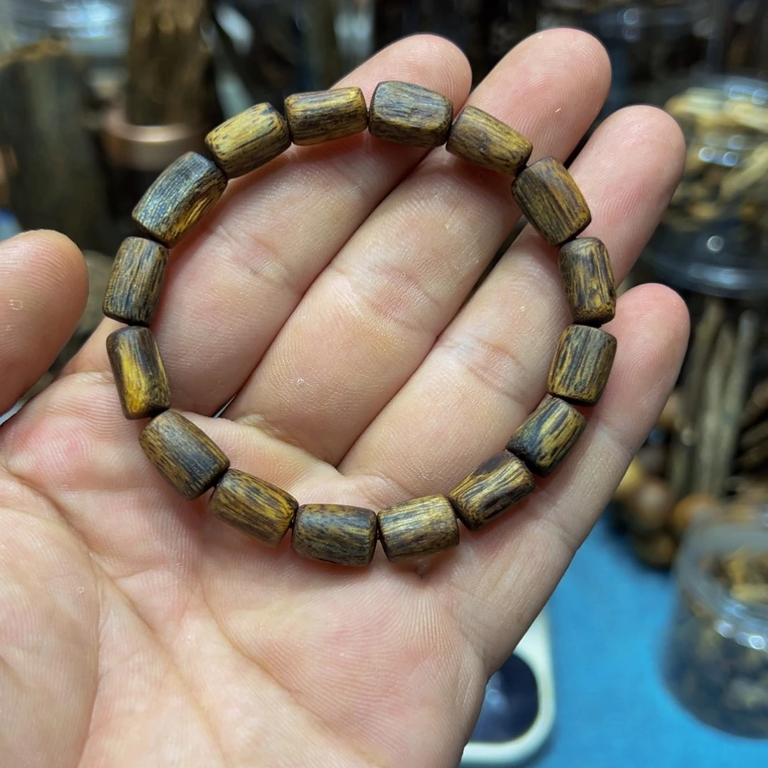 沉香碎屑沉香乌身桶珠7克