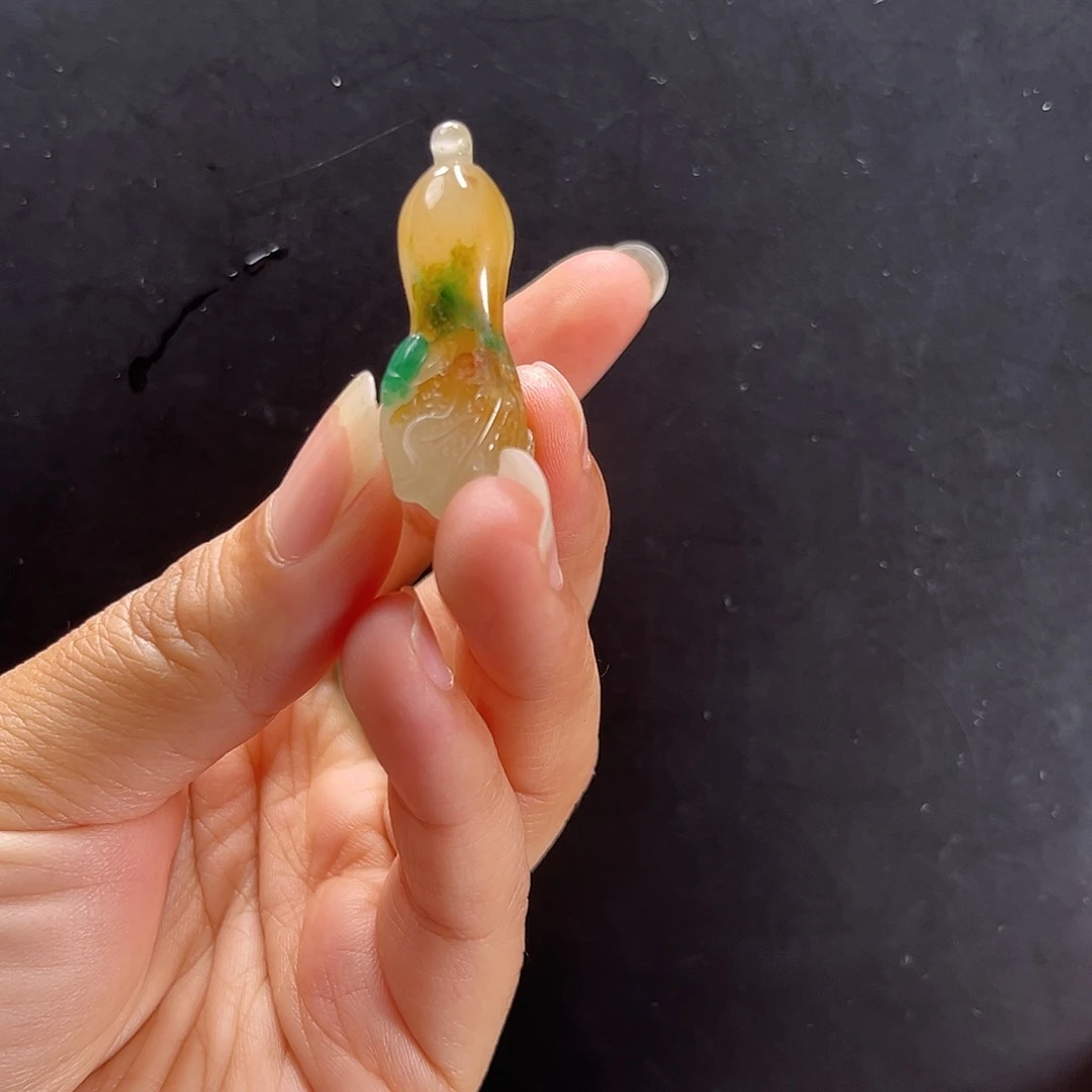 石英质玉未镶嵌颈饰