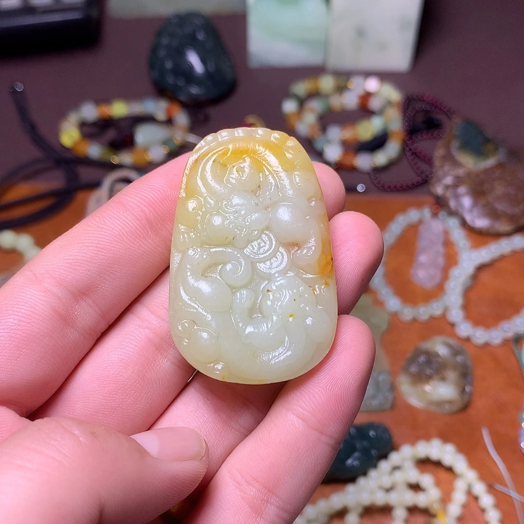 未镶嵌蛇纹石玉颈饰