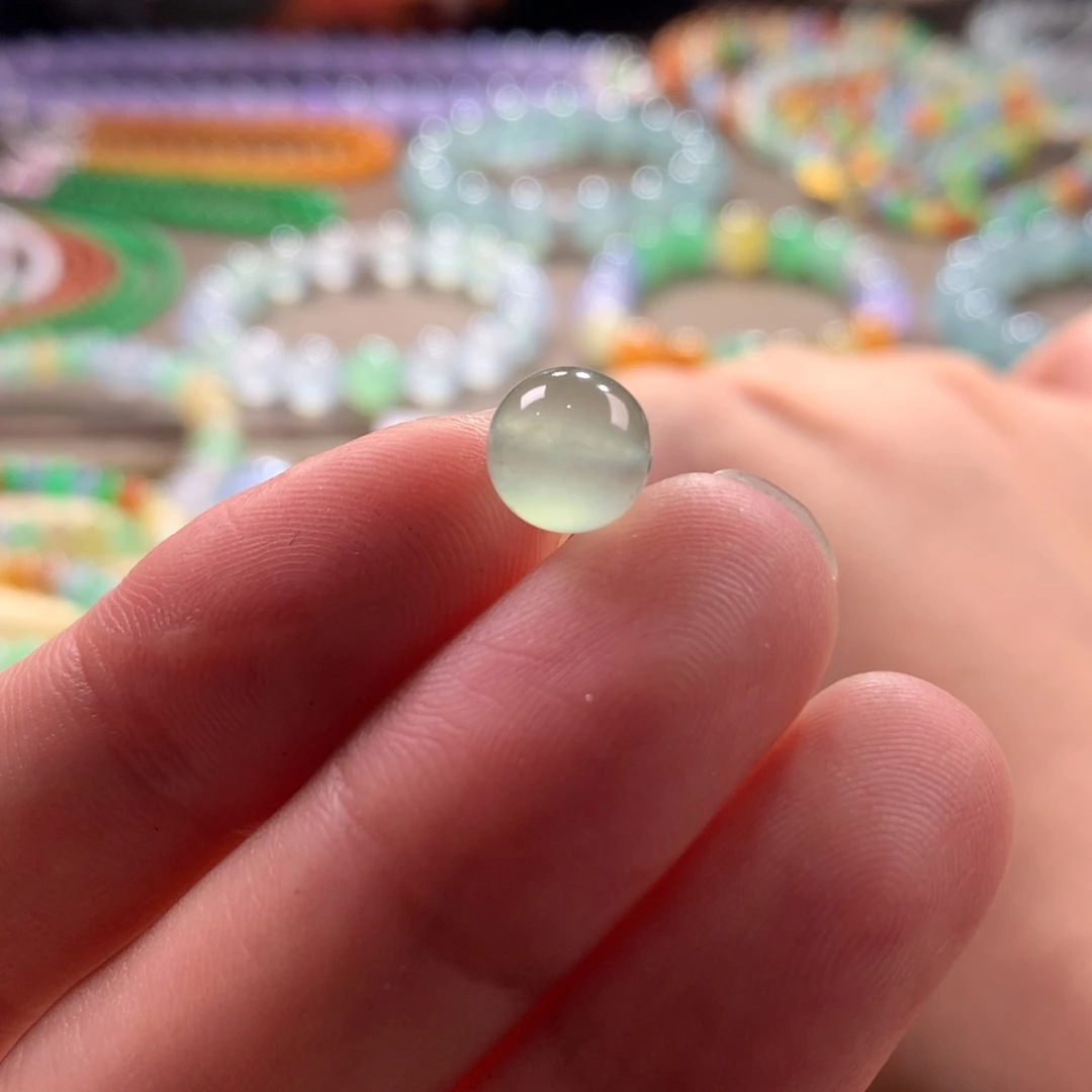 翡翠未镶嵌颈饰翡翠玻璃种晴绿卡8.30+