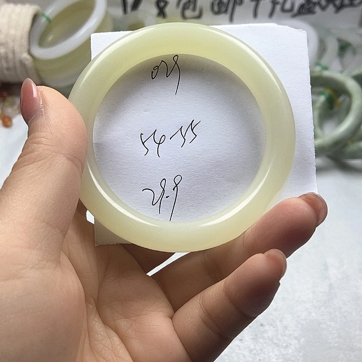 石英质玉未镶嵌手镯