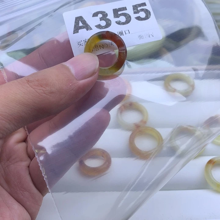 平***乐未镶嵌蛇纹石玉手镯