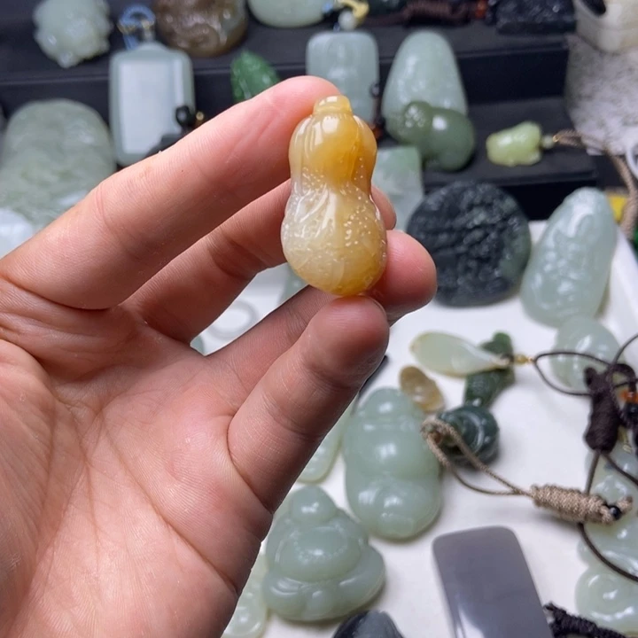 和田玉未镶嵌挂件