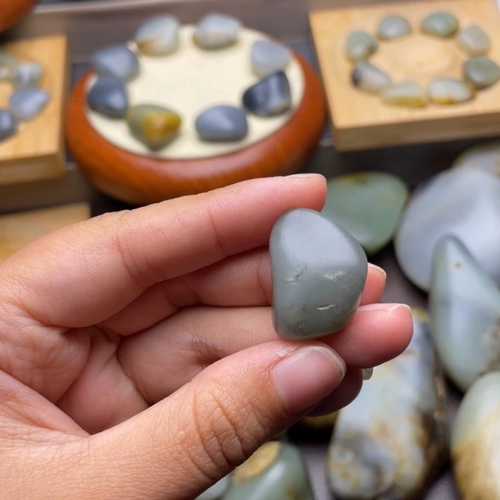 闫***和田玉未镶嵌颈饰23