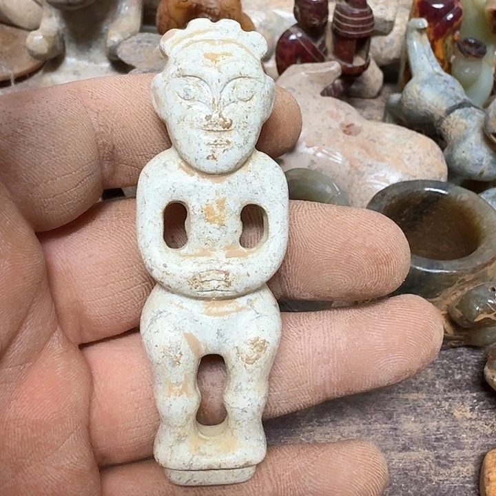 蛇纹石玉颈饰未镶嵌