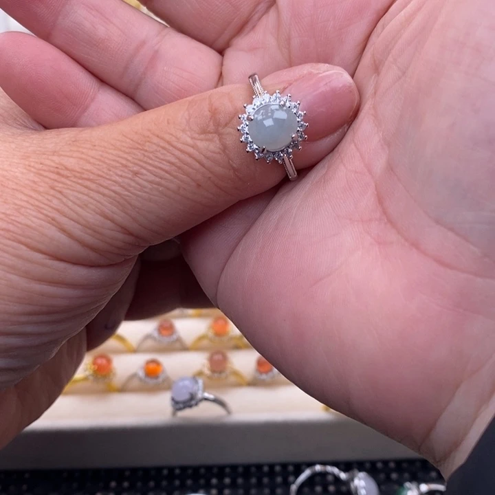未镶嵌戒指翡翠M****?缅甸