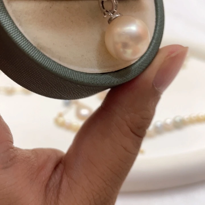 18K金镶嵌颈饰海水珍珠