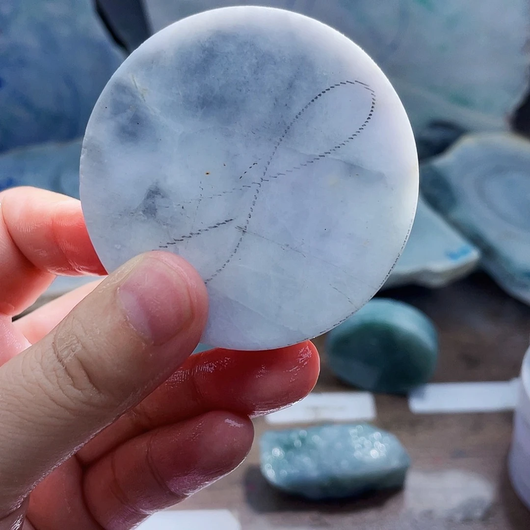 翡翠未镶嵌颈饰毛料3