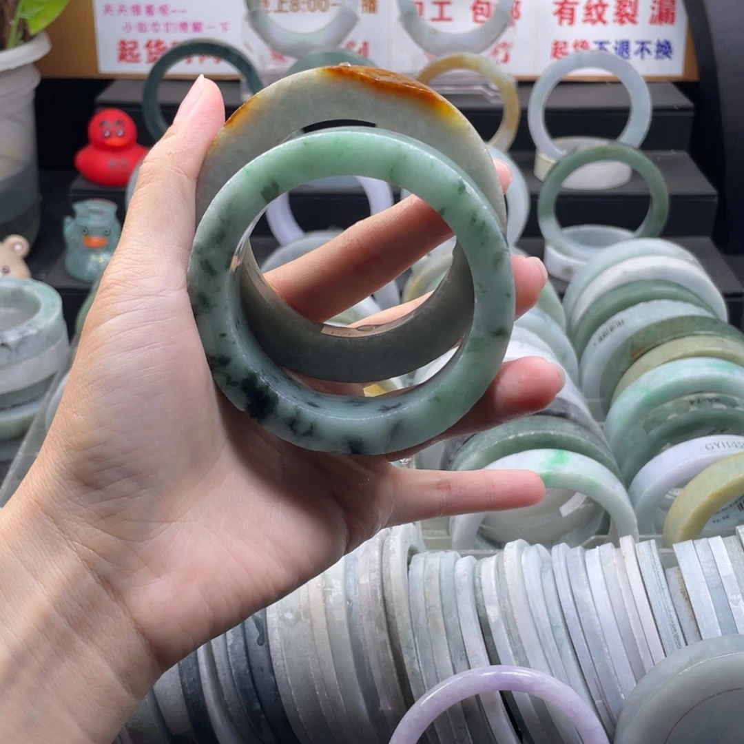 【闪购商品】未镶嵌手镯定制翡翠达**吉