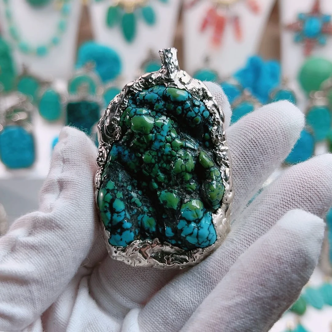 绿松石颈饰未镶嵌