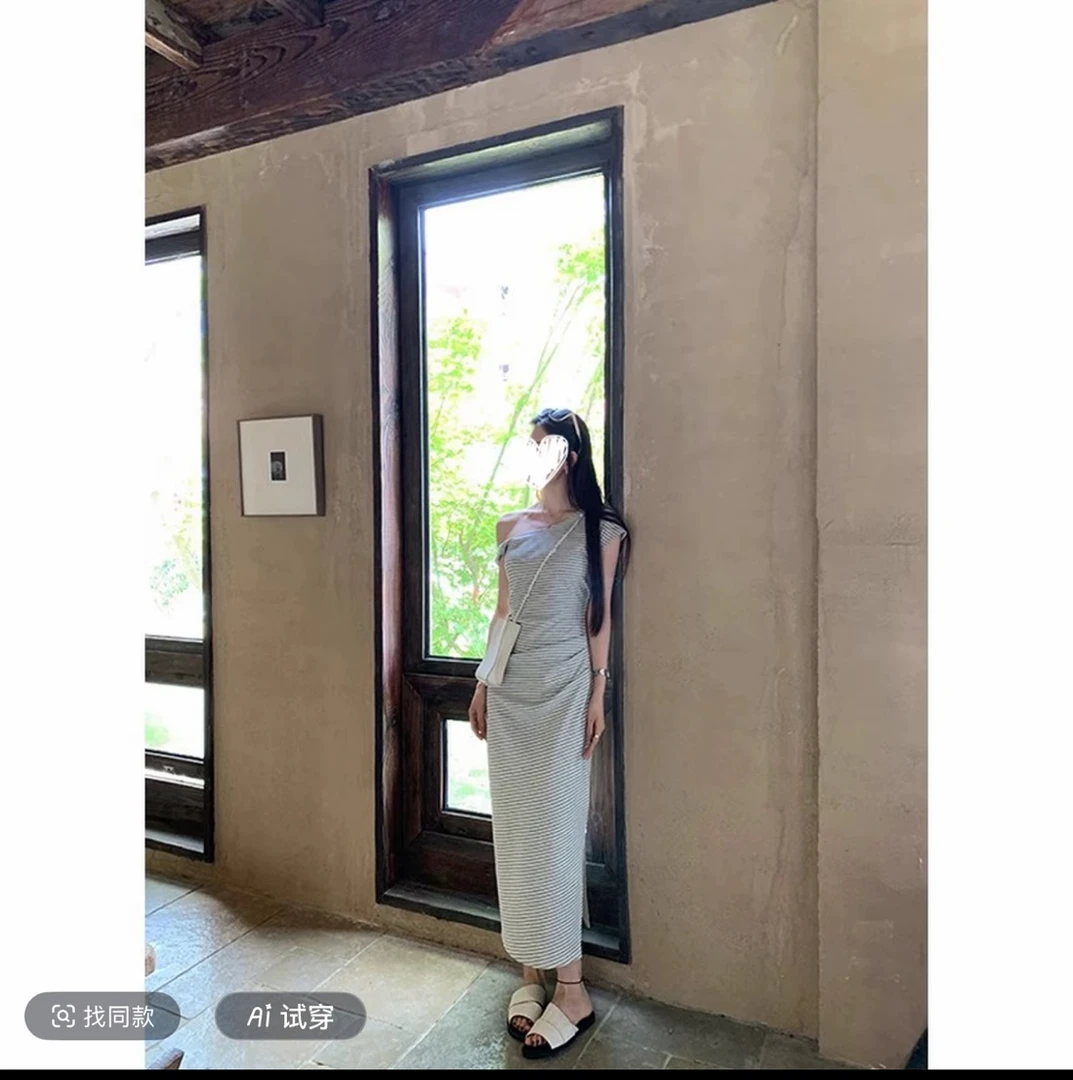 很灵很美嘟～糯叽叽 氧气感显瘦斜肩条纹连衣裙儿250620