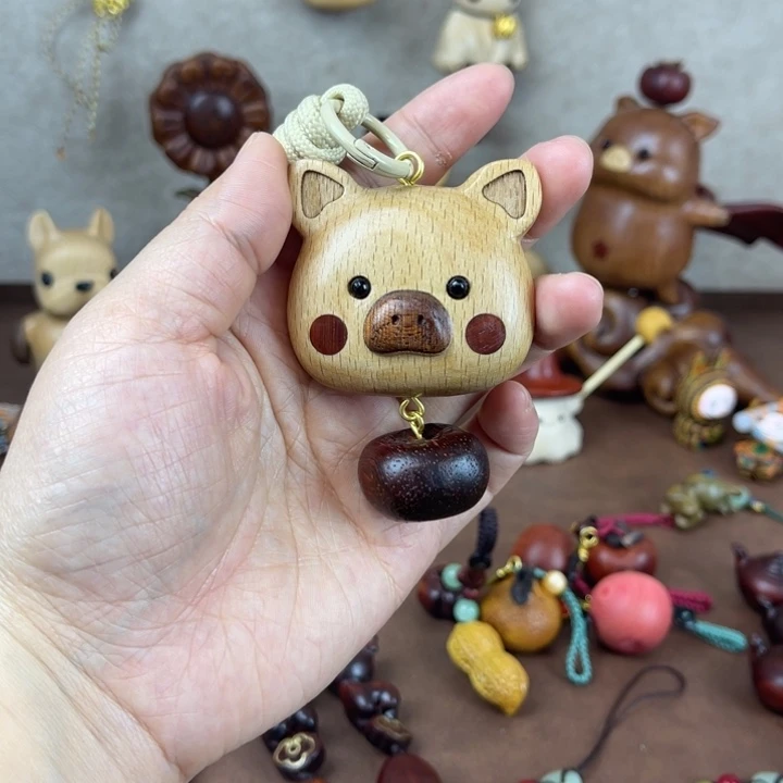 猪柿顺利挂件一个