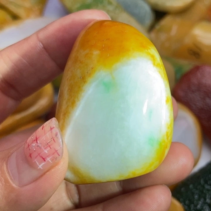 翡翠未镶嵌颈饰缅甸