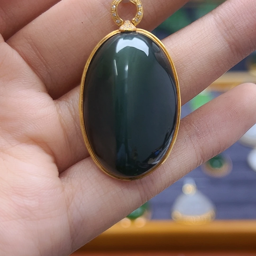 和田玉18K金镶嵌吊坠(赠链)