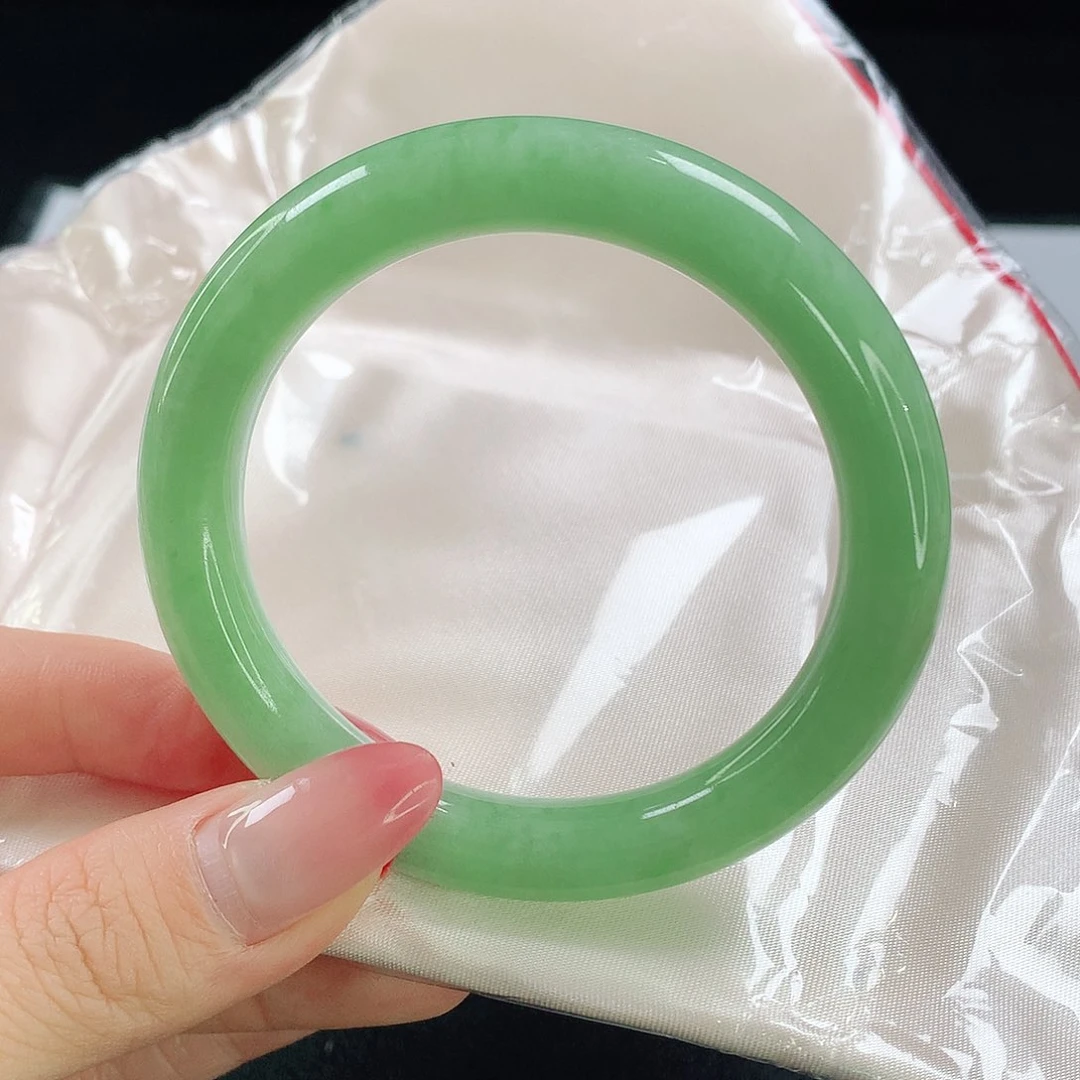 翡翠手镯未镶嵌666翡翠