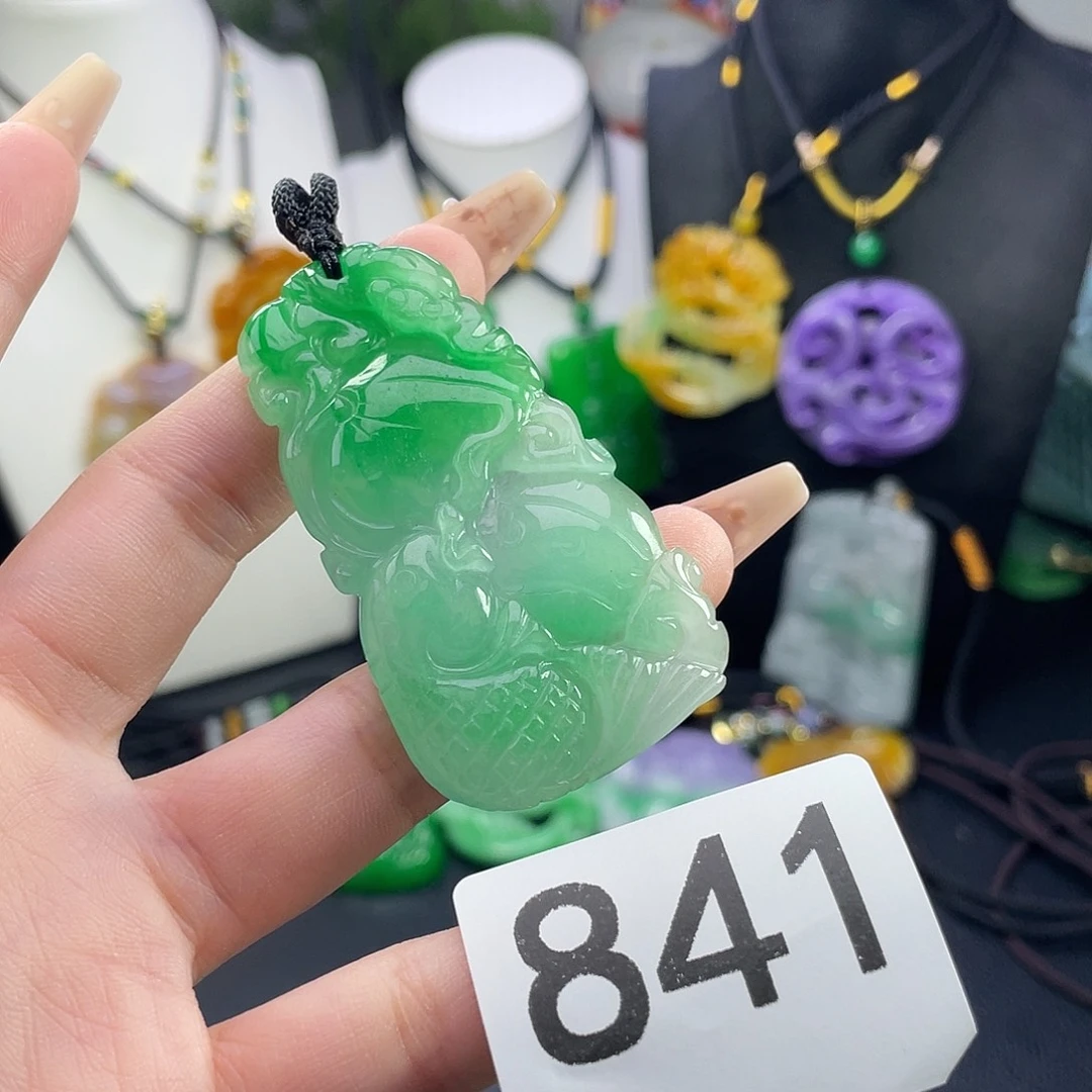 翡翠未镶嵌吊坠(赠链)