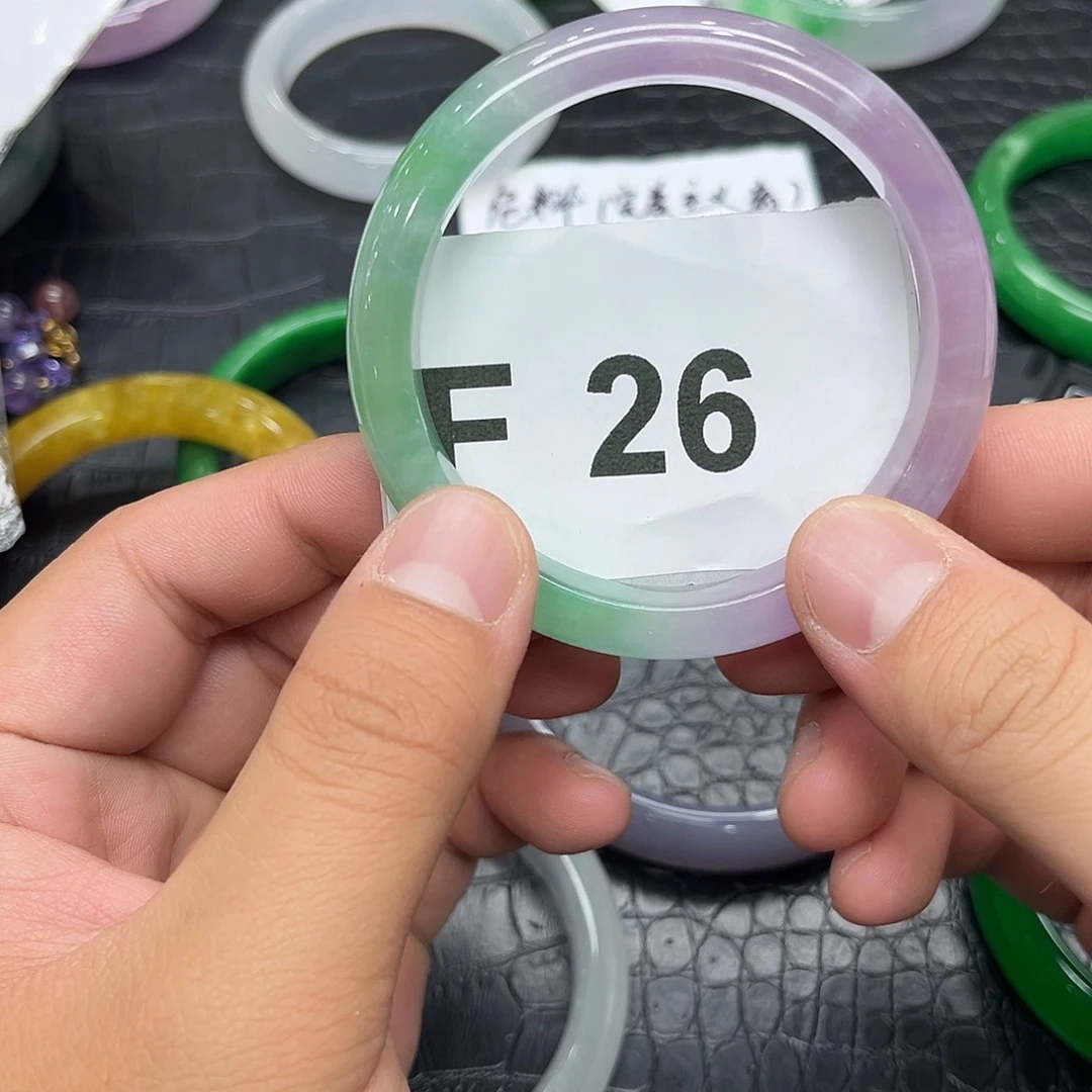 翡翠手镯未镶嵌默认瑕疵