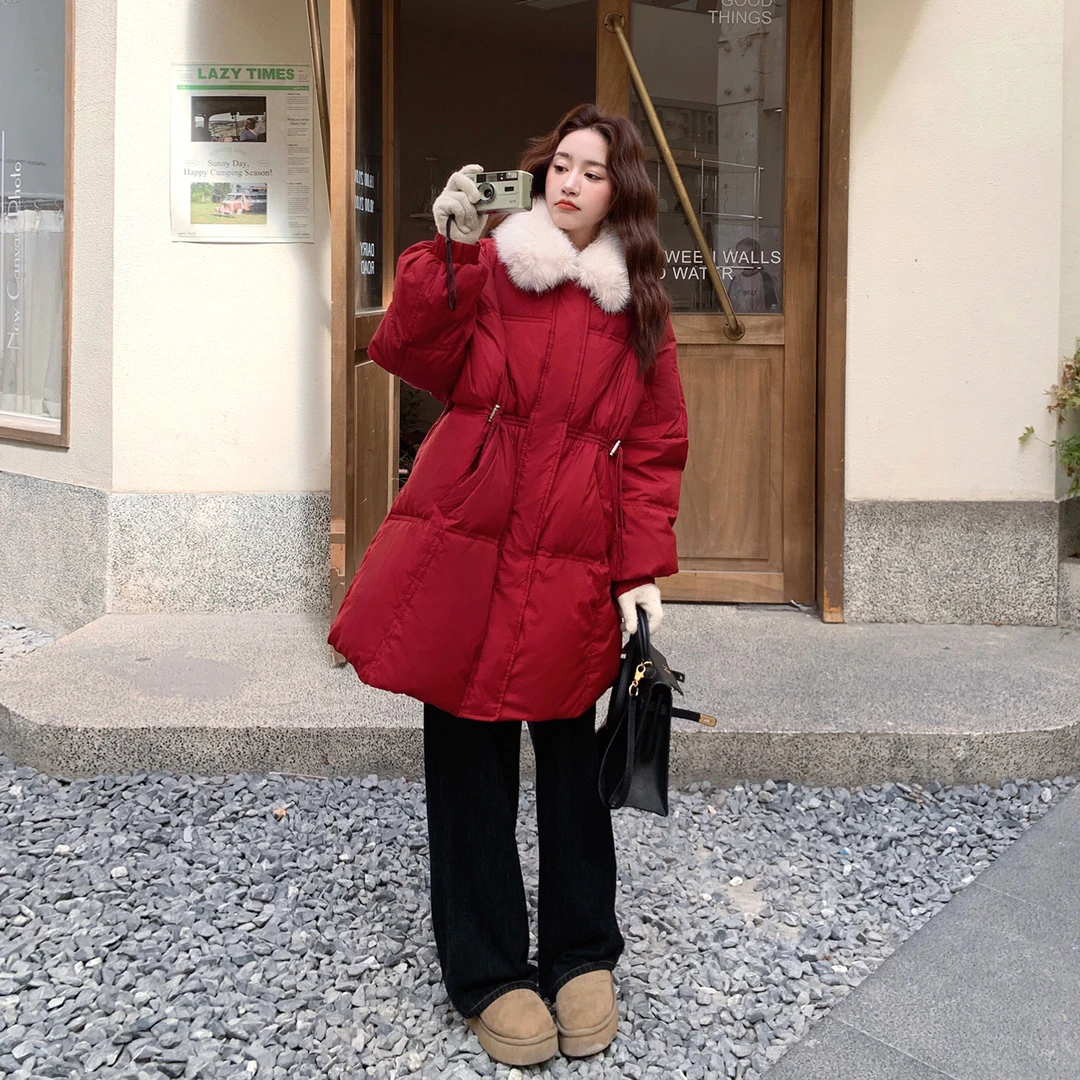 红色大毛领羽绒服女款2025新款设计感抽绳收腰中长款加厚冬季外套