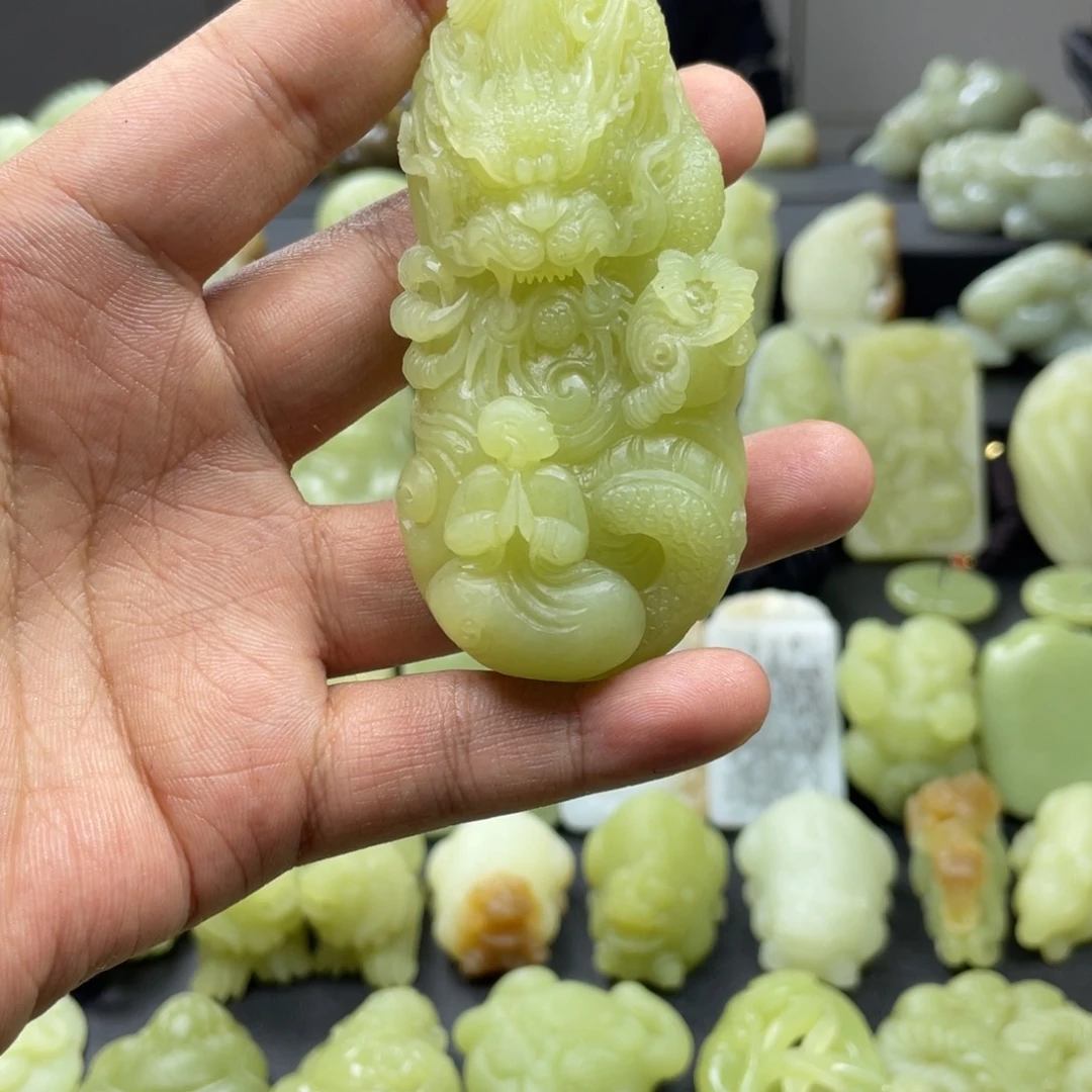 雨***晨和田玉（黄玉）未镶嵌颈饰