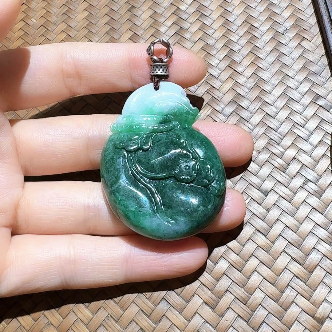 颈饰未镶嵌翡翠个性十足
