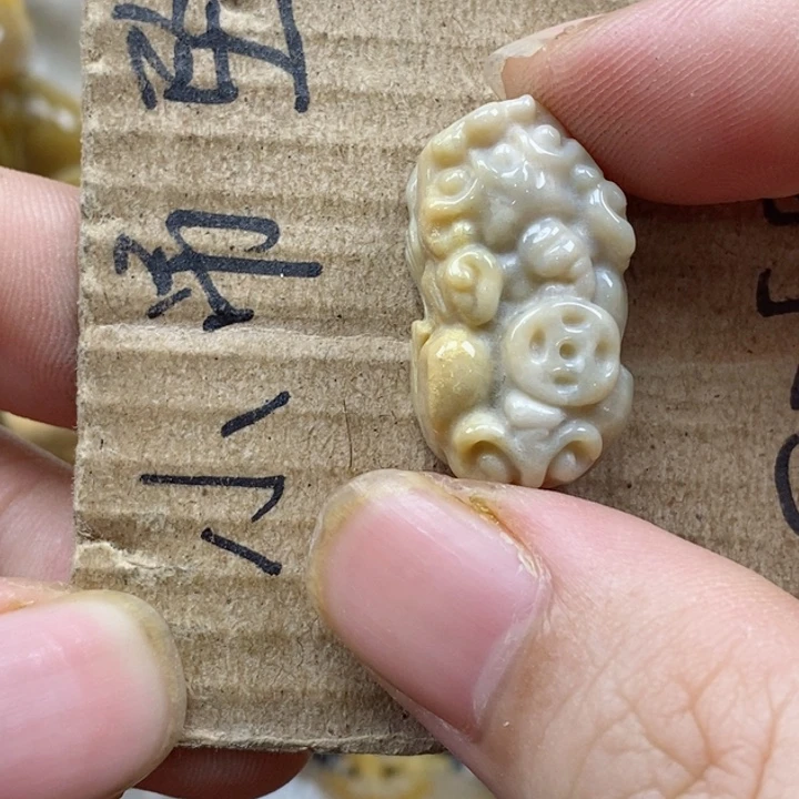颈饰未镶嵌硅化珊瑚（珊瑚玉）竹*筠