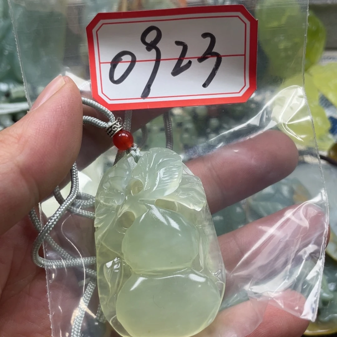 蛇纹石玉颈饰未镶嵌吊坠