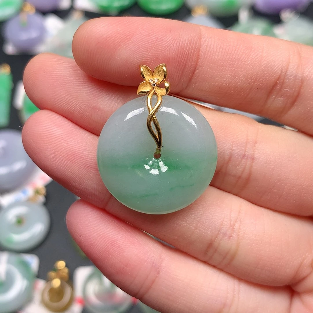 颈饰18K金镶嵌翡翠翡翠吊坠