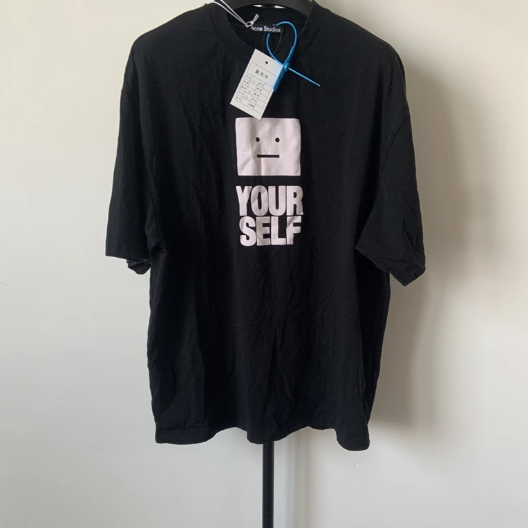 未使用 Acne studio A笑脸饰片字母印花圆领短袖 01726