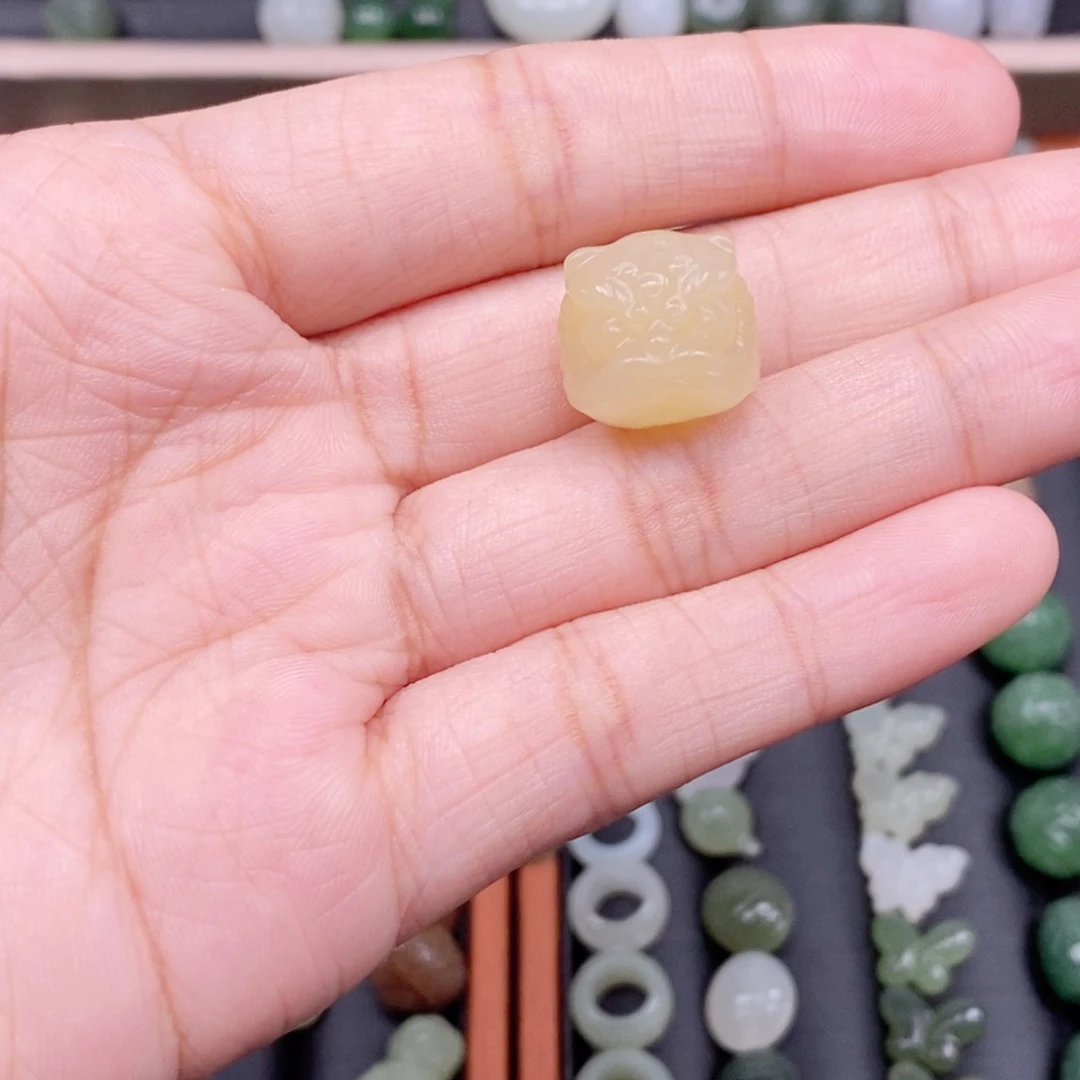 ****R和田玉未镶嵌颈饰