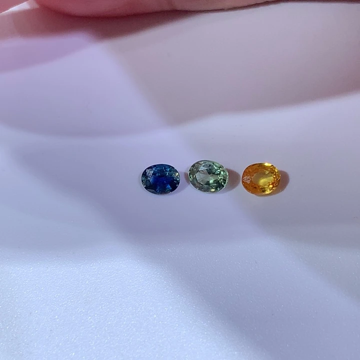 裸石彩色蓝宝石～*圆1.05克拉